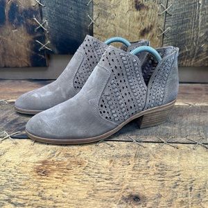 Vince Camuto Prasata Heeled Zip Ankle Bootie Womens 9M Gray Brown suede